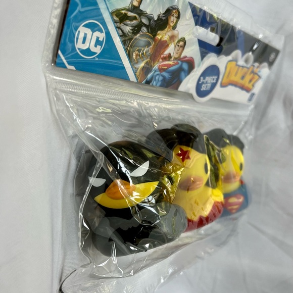 Duckz pack of 3 DC Superheroes- Batman WonderWoman Superman NWT unopened - Picture 3 of 8